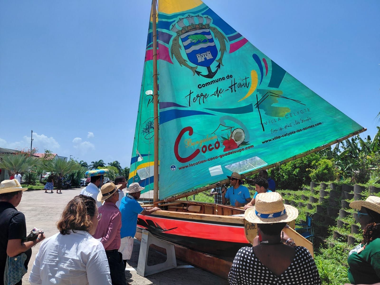 Exposition d'une saintoise dans les jardins du CHCBE